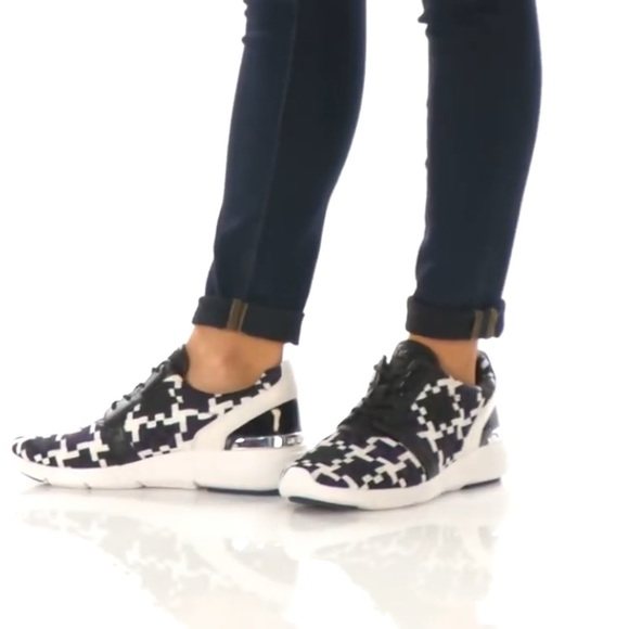 Michael Kors Amanda Trainer in blue black and white - Picture 11 of 11